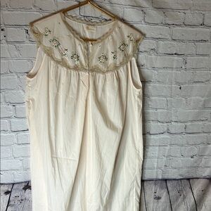 Vintage Barbizon sleeveless long nightgown, pink